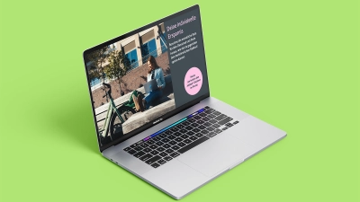 Die Präsentation zur Einführung von JobRad im Unternehmen läuft auf einem Notebook.