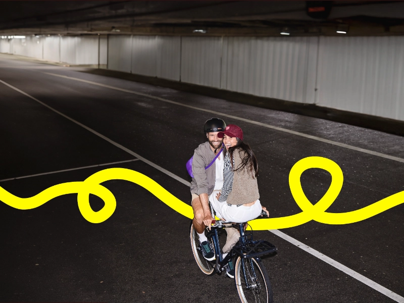 Zwei Menschen auf einem Fahrrad von JobRad-Loop