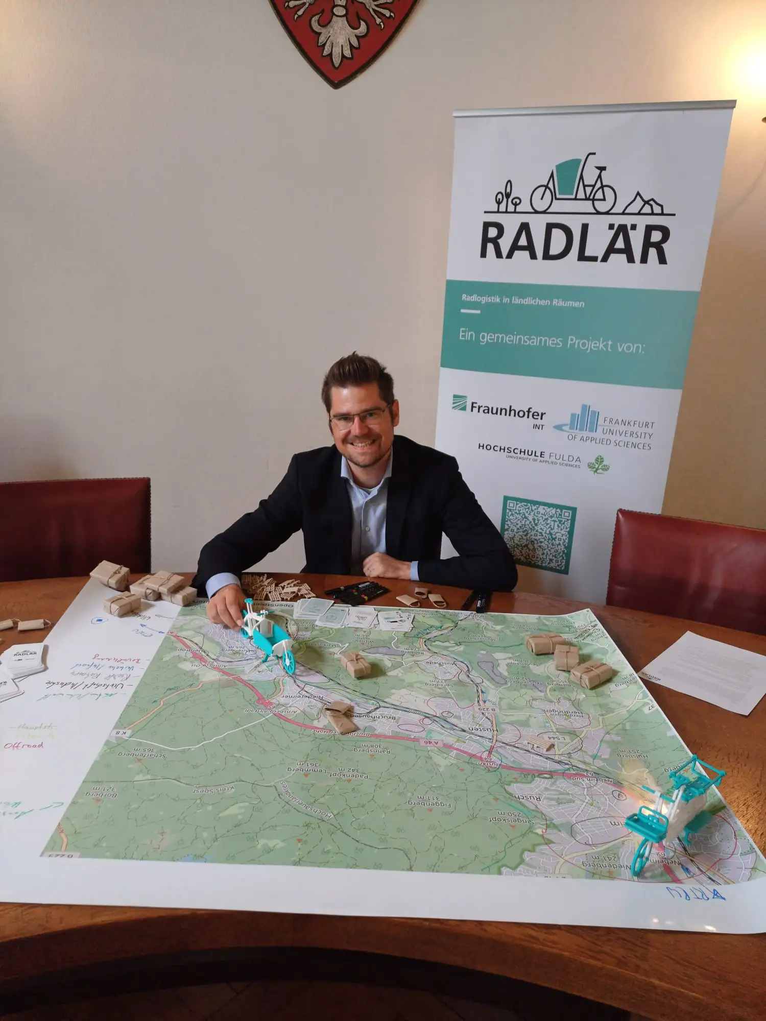Sascha Düerkop mit dem RADLÄR Lastenrad-Brettspiel