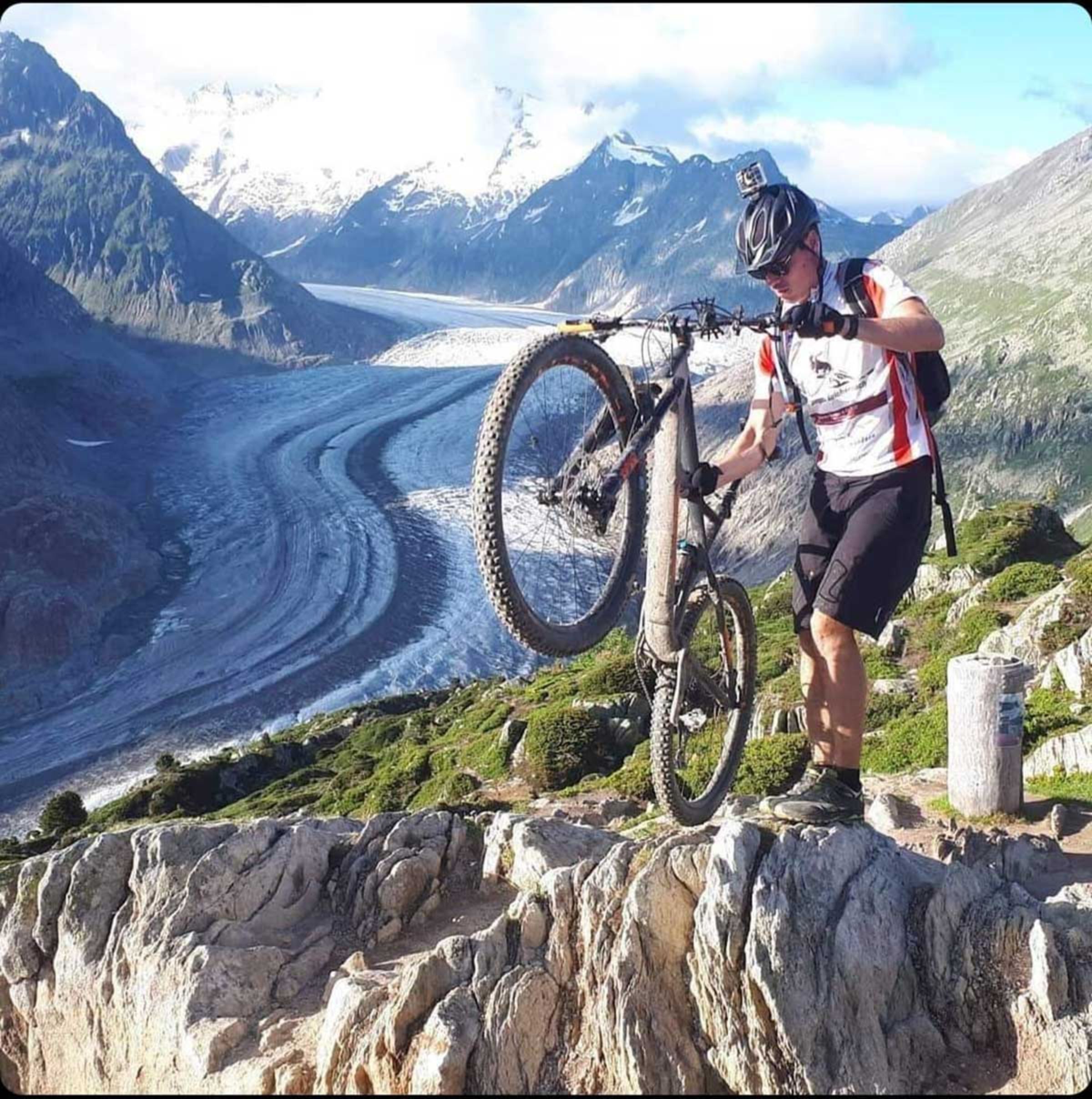 JobRad-Moment am Aletschgletscher beim Stoneman Glaciara in der Schweiz