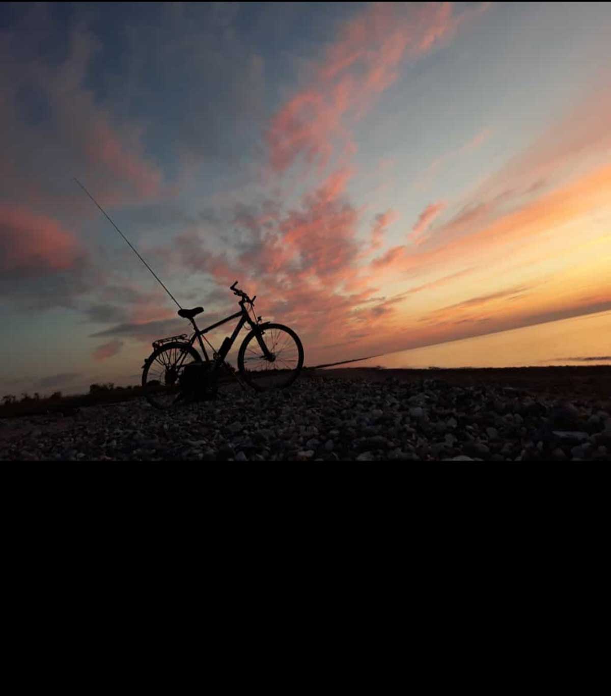 JobRad Moment von Petra, Fahrrad im Gegenlicht vor Abendhimmel