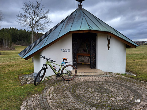 Mit dem JobRad in Bad Dürrheim in einer kleinen Kapelle