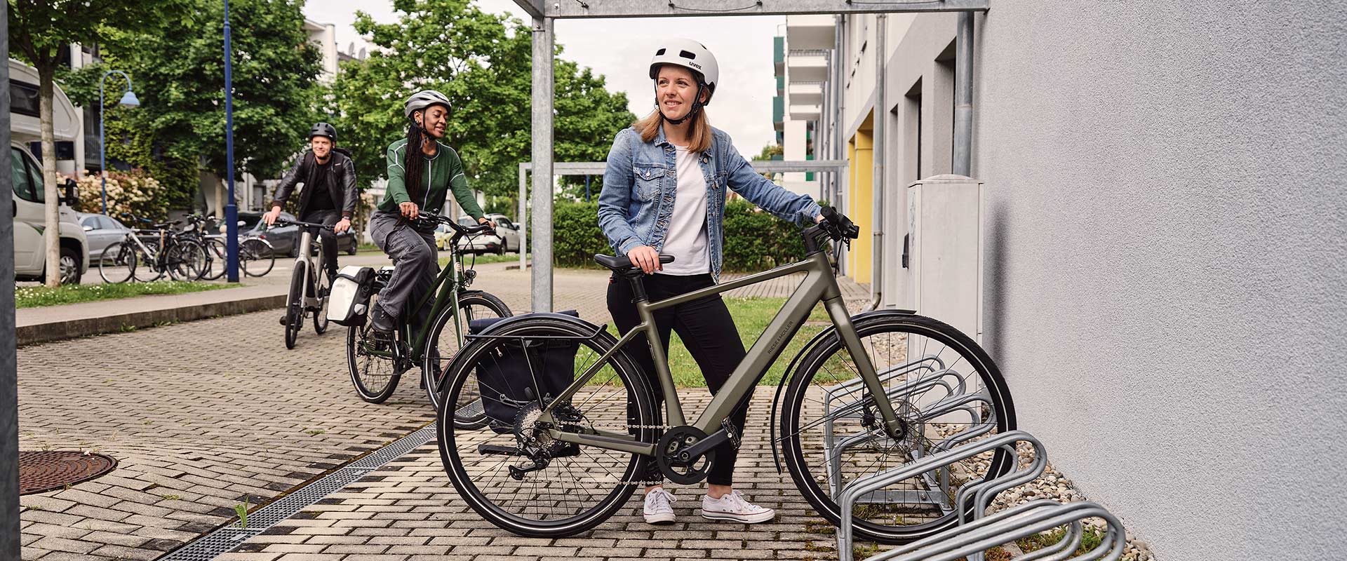 Jobradler treffen sich am Fahrradstaender