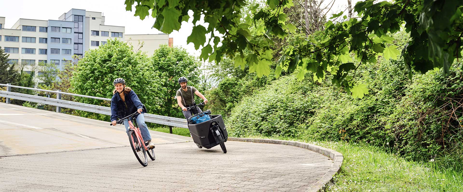 Zwei JobRadler auf dem Weg zur Arbeit